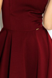Dámske elegantné oblečenie, letné červené šaty na ramienka, šaty s hlbším výstrihom